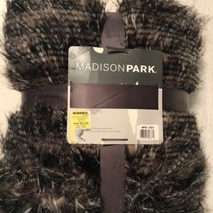 NWT Throw blanket Long Black faux fur 50 x 60 Machine wash. Acrylic/Poly